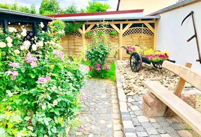 Ein Garten an der Unterkunft Ferienwohnungen Grimma 5
