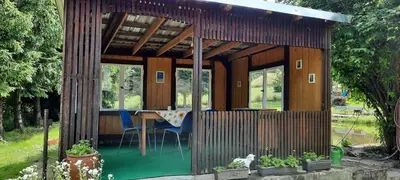 Ein Garten an der Unterkunft Zum Jagdsteinblick
