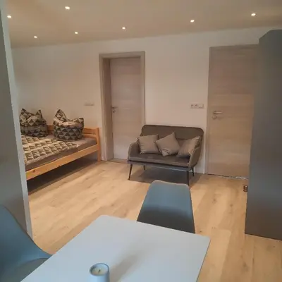 Ein Sitzbereich in der Unterkunft Ferienwohnung Schwibbogen
