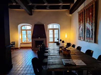 Ein Sitzbereich in der Unterkunft Mittelalterliches Domherrenhaus