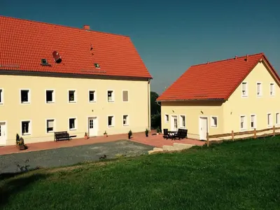 Das Gebäude in dem sich die Ferienwohnung befindet