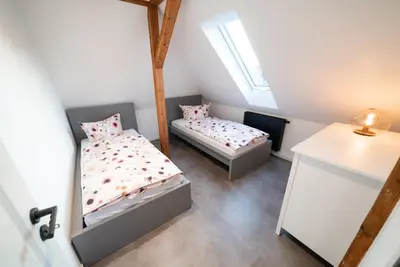 Ein Bett oder Betten in einem Zimmer der Unterkunft Ferienwohnung am Großen Garten Dresden