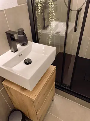 Grundriss der Unterkunft 371living, Altbau-Charme am Kaßberg, Perfekt für Workation, Urlaub oder Kurztrip, Entdecke Chemnitz, Moderne Küche, Waschmaschine, Smart TV, Schnelles WLAN, Bequemes Bett