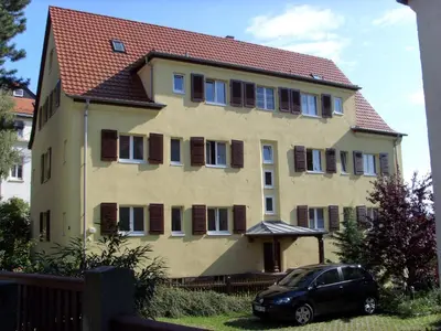 Das Gebäude in dem sich die Ferienwohnung befindet