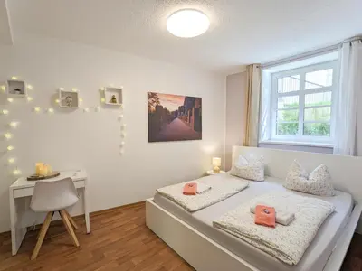 Ein Bett oder Betten in einem Zimmer der Unterkunft HW1B - Urlaubsmagie Gemeinschaftsgarten mit Pool, Sauna & Terrasse