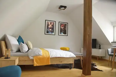 Ein Bett oder Betten in einem Zimmer der Unterkunft Buschschänke Lomnitz - Appartements