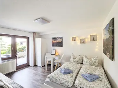 Ein Bett oder Betten in einem Zimmer der Unterkunft B1 - Urlaubsmagie - Einzimmerwohnung direkt am Wanderweg