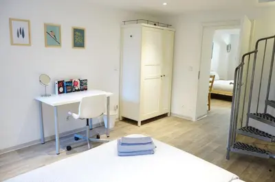 Ein Bett oder Betten in einem Zimmer der Unterkunft Cosy 3 room apartment in Dresden Neustadt