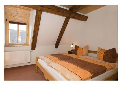 Ein Bett oder Betten in einem Zimmer der Unterkunft Ferienwohnung Heuboden Bauernhaus Vetter