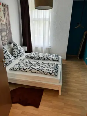 Ein Bett oder Betten in einem Zimmer der Unterkunft Zentrum, 3Zi, 5P, WiFi, Balkon, ruhig