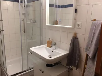 Ein Badezimmer in der Unterkunft Studio in It District Neustadt Louisenstraße