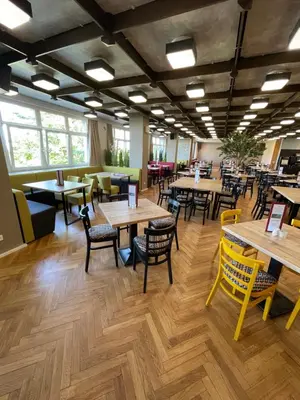 Ein Restaurant oder anderes Speiselokal in der Unterkunft Hotel Lugsteinhof
