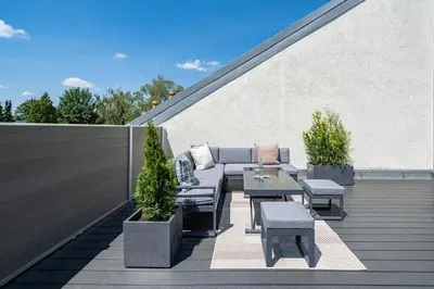 Ein Balkon oder eine Terrasse in der Unterkunft Neues 2 Schlafzimmer Apartment mit RooftopTerrace
