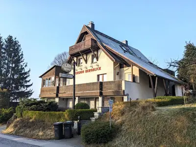 Das Gebäude in dem sich die Ferienwohnung befindet