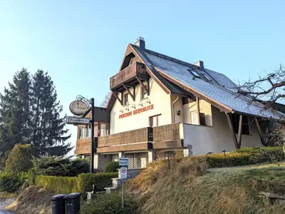 Das Gebäude in dem sich die Ferienwohnung befindet