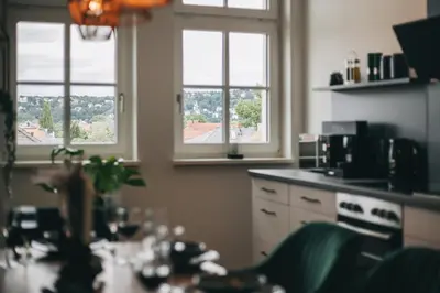 Küche/Küchenzeile in der Unterkunft Oasis Appart - Wohnen in Dresden - Netflix - Tiefgarage - Dachterrasse