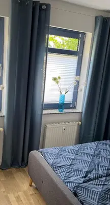 Ein Bett oder Betten in einem Zimmer der Unterkunft ANER 1 STILVOLLE Ferienwohnung in Dresden-Loschwitz