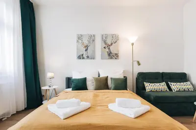 Ein Sitzbereich in der Unterkunft Homely Apartments Parken Wlan Küche Altstadt-SBahn-DD, Elbufer