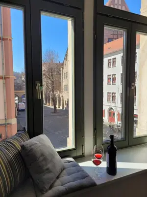 Ein Sitzbereich in der Unterkunft Cosel Apartment Altstadt Radfahrer Balkon WLAN
