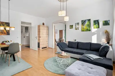 Ein Sitzbereich in der Unterkunft Neu Meißen Altstadt FamilyOase WLAN Netflix Magenta Disney