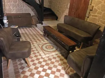 Ein Sitzbereich in der Unterkunft Ferienwohnung WACHSTUBE für 6 Pers im Rittergut bei Dresden