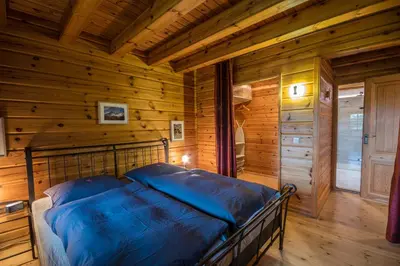 Ein Bett oder Betten in einem Zimmer der Unterkunft Ferienhaus Kraxlhütte Waltersdorf