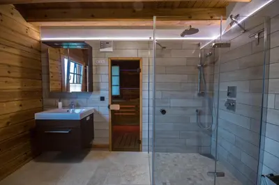 Ein Badezimmer in der Unterkunft Ferienhaus Kraxlhütte Waltersdorf