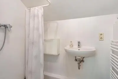 Ein Badezimmer in der Unterkunft Blick über Dresden - Terrasse - 3 Zimmer - modern renoviert
