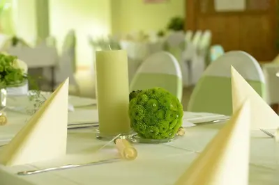 Ein Restaurant oder anderes Speiselokal in der Unterkunft Pension Zum Hirsch