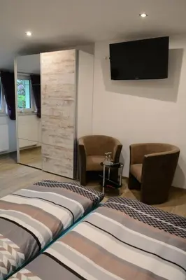 Ein Bett oder Betten in einem Zimmer der Unterkunft Pension Zum Hirsch