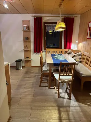 Ein Sitzbereich in der Unterkunft Ferienwohnung Zschopautal