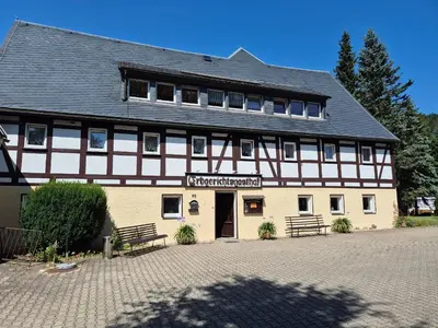 Das Gebäude in dem sich das Gasthaus befindet