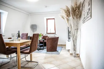 Ein Sitzbereich in der Unterkunft Haus Felix Radebeul Weinbergblick DG