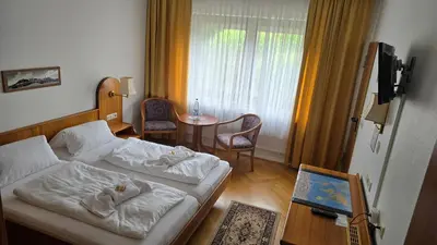 Ein Bett oder Betten in einem Zimmer der Unterkunft Hotel Morgensonne