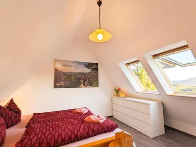 Ein Bett oder Betten in einem Zimmer der Unterkunft B7 - Urlaubsmagie Maisonette Wohnung mit Balkon