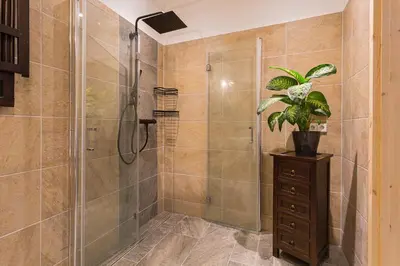 Ein Badezimmer in der Unterkunft Gästezimmer IV Einzelzimmer in Unterkunft mit Gemeinschaftsbad und Gemeinschaftsküche Chemnitz