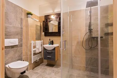 Ein Badezimmer in der Unterkunft Gästezimmer I Einzelzimmer mit Gemeinschaftsbad und Gemeinschaftsküche Chemnitz