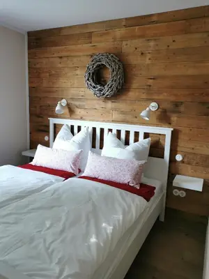 Ein Bett oder Betten in einem Zimmer der Unterkunft Tante Käthes Ferienhaus - FeWo ANNA