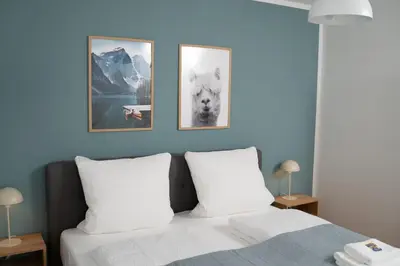 Ein Bett oder Betten in einem Zimmer der Unterkunft JINO Pirna I modern - Top Lage - Balkon