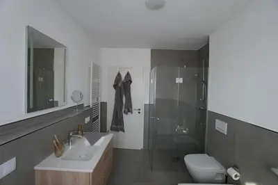 Ein Badezimmer in der Unterkunft KoschenOase Wohnung barreriefrei 4 Personen