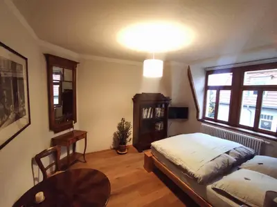 Ein Bett oder Betten in einem Zimmer der Unterkunft Zentrumsnahe Ferienwohnung 