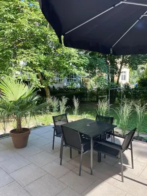 Ein Garten an der Unterkunft Modernes City-Apartment mit großer Terrasse