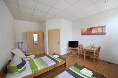 Ein Bett oder Betten in einem Zimmer der Unterkunft Gästehaus am schmalen See UG haftungsbeschränkt