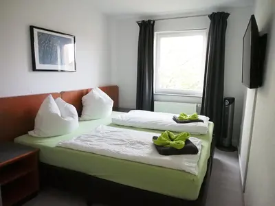 Ein Bett oder Betten in einem Zimmer der Unterkunft Gemeinschaftsapartment 8 - Ferienwohnung Ottendorf-Okrilla