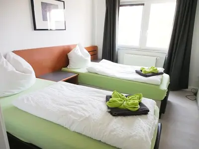 Ein Bett oder Betten in einem Zimmer der Unterkunft Gemeinschaftsapartment 8 - Ferienwohnung Ottendorf-Okrilla