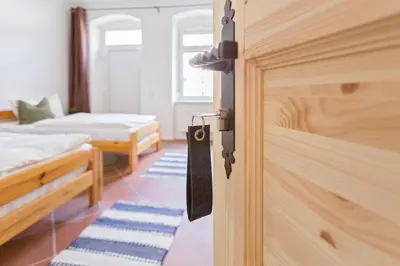 Ein Bett oder Betten in einem Zimmer der Unterkunft Doppelzimmer III Gästezimmer in Unterkunft mit Gemeinschaftsbad und Gemeinschaftsküche Chemnitz