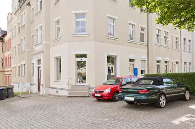 Das Gebäude in dem sich das Privatzimmer befindet