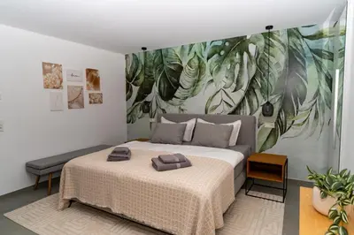 Ein Bett oder Betten in einem Zimmer der Unterkunft Oase am Tierpark exklusiv und gehobener Standard