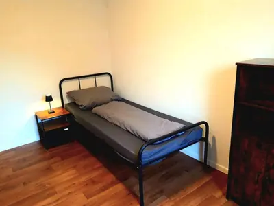 Ein Bett oder Betten in einem Zimmer der Unterkunft Seyfarthrooms - Monteurwohnung Großröhrsdorf 1 - zentrale Lage, gute Anbindung, voll ausgestattet
