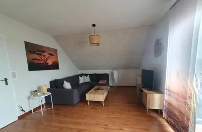 Ein Sitzbereich in der Unterkunft Gästewohnung Elbblick - Reinkommen, Wohlfühlen und den Ausblick genießen